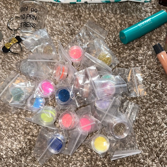 Assorted Women's Accessories Set - Picture 3 of 8